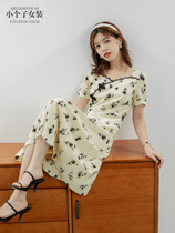 Seven Volume One cut small man 2021 rice apricot color French square collar flower short sleeve dress women Summer new 0617