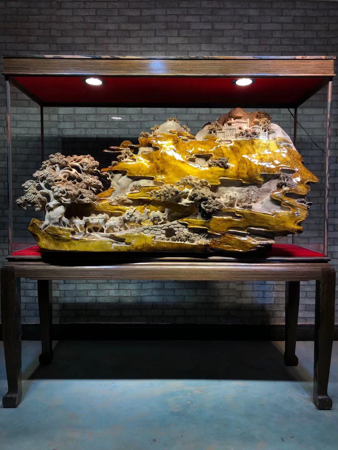 Hot selling gold filament wooden carving mountain and water animal root carving parts living room giving gifts whole pieces of wood