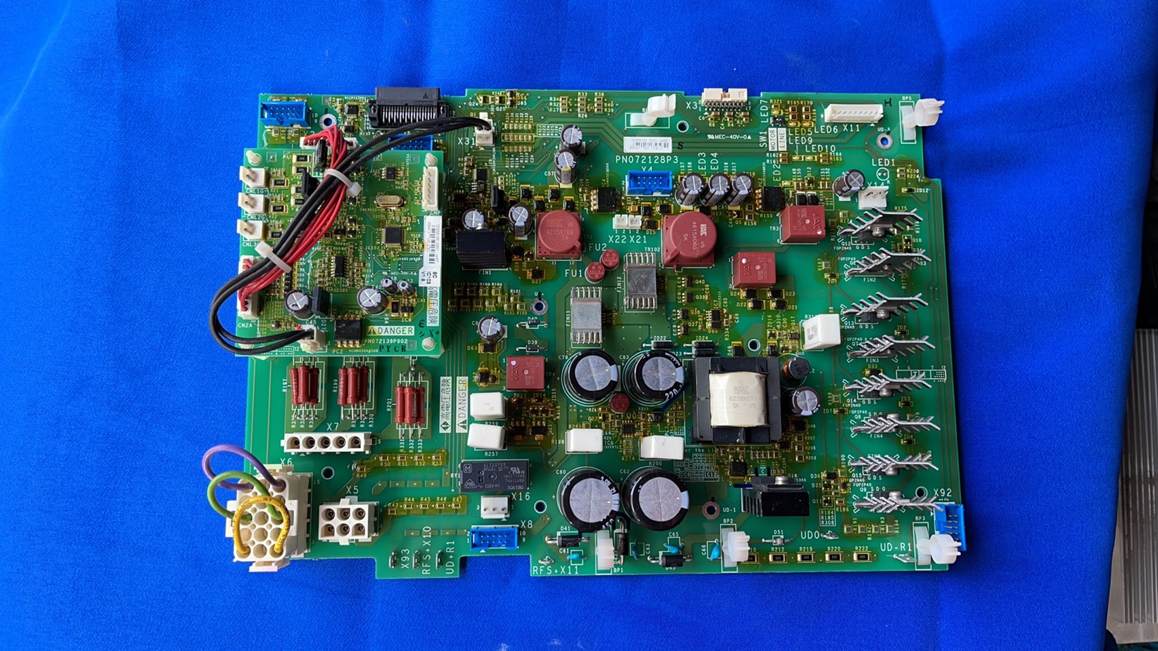 Schneider ATV61-200KWATV71-250KW power board drive board PN072128P3 spot bag good