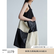 RandomPiece winter new head skin black and white splicing magnet buckle design leather female