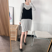 Early Autumn New knitted skirt Medium-length dress straight skirt womens round neck long sleeve Korean Lady stripe fake two skirt