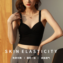Untraced Hanging Vest Female with a breast cushion in a cozy summer wear comfortable summer bras