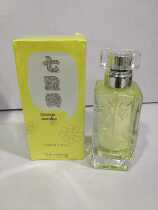 Baimeng Qilixiang Perfume smells a clear scent of osmanthus which is fragrant