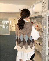 Retro magiger sleeveless sweater with small vest waistcoat waistcoat for womens early spring v collar knit waistcoat Two sets