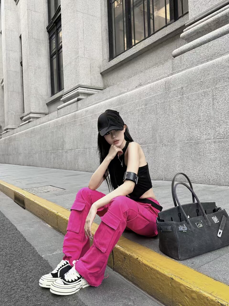 xVESSEL「陆虎同款」双侧标穆勒半拖：内增高松糕的夏日酷飒美学