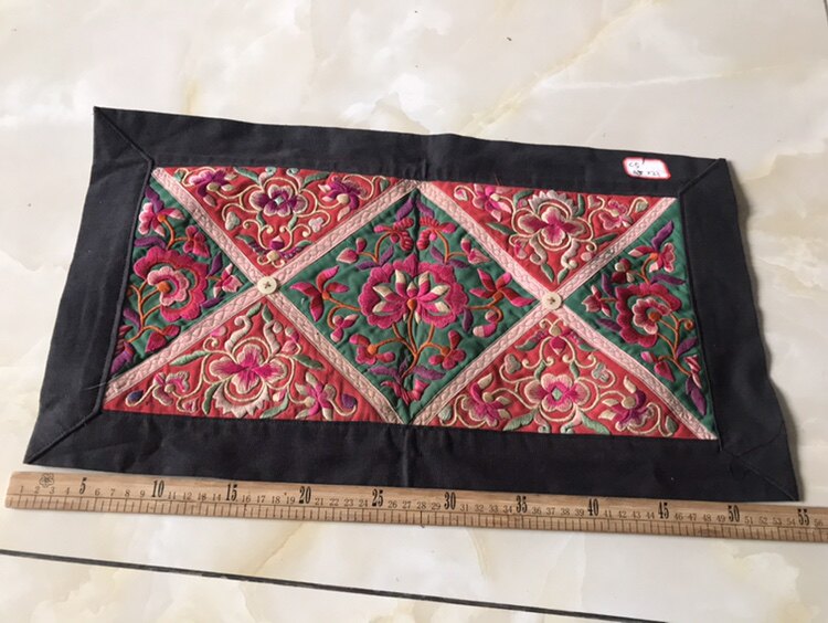 Old embroidery embroidery embroidery pure hand embroidery old goods collection improvement Design bag a variety of ethnic costumes