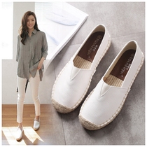 The children of small white shoes made a new straw fisherman's shoe in the spring and summer of 2022