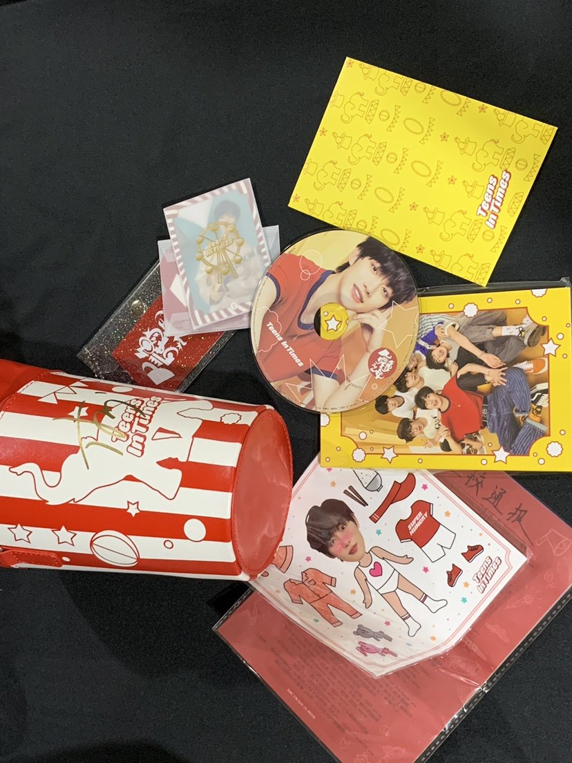 Times juvenile group Ding Cheng Xin's autograph Autograph Year Single-Seal Solid Album Activity Live Pro-Sign Fidelity