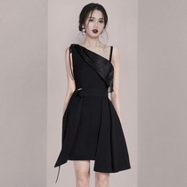 Feel summer shoulder diagonal skirt design dress temperament new female he 2021 light luxury style minority irregular suspenders