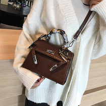 Hong Kong 2021 New Fashion Handbag Bag Womens Korean Edition Versatile One-Shoulder Cross-Body Bag Lock Buckle Vintage Kelly Bag
