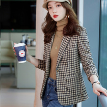 Sashimi a small suit jacket for women.