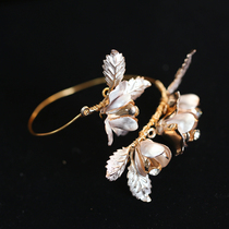 European and American handmade retro gold flowers bracelets wedding styling bridal bridesmaids wrist floral accessories photo adornment