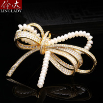 European and American temperament bow brooch female freshwater pearl pin high-grade female luxury ins tide personality suit corsage