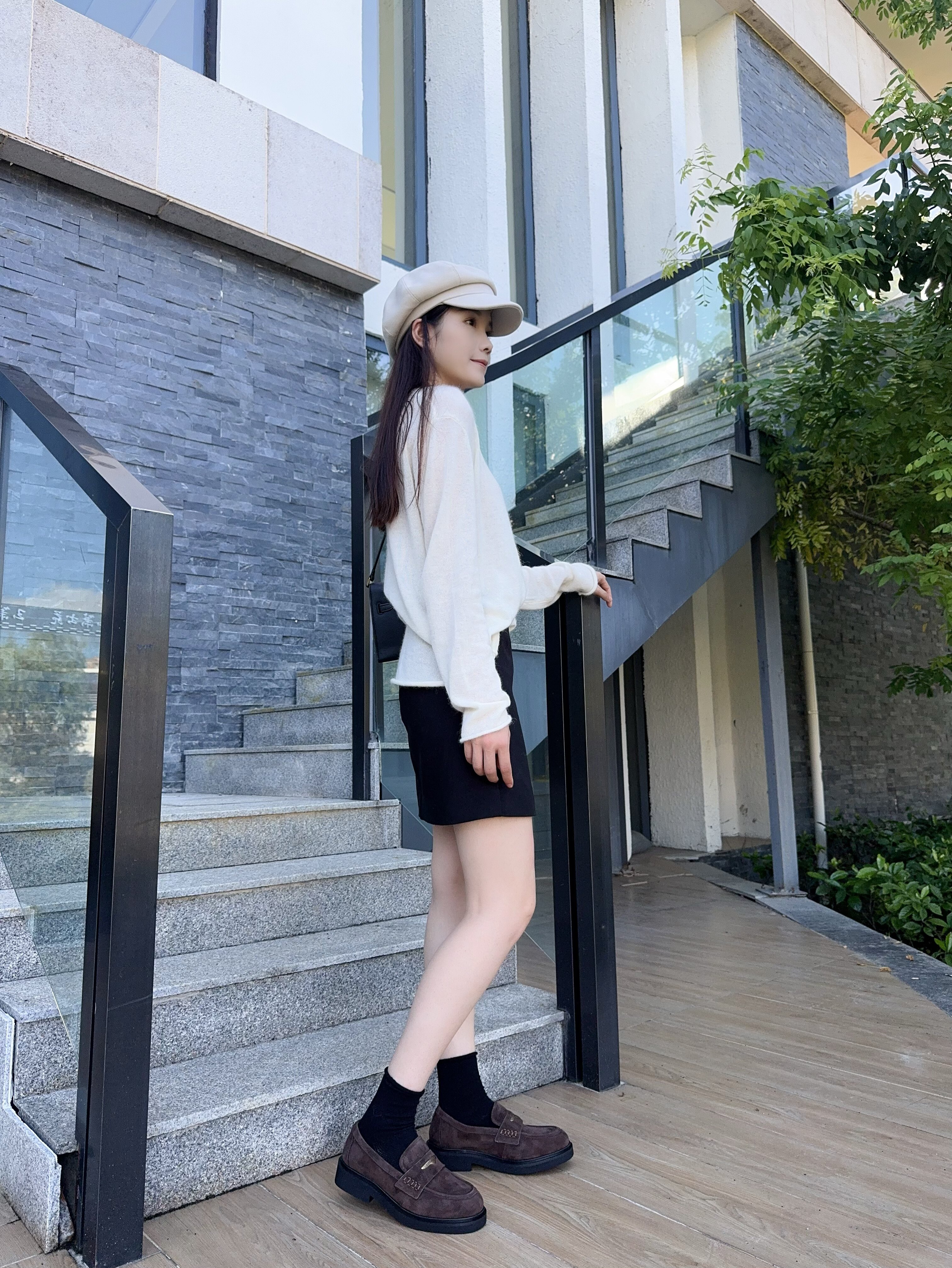 宋佳同款百丽海鸥乐福鞋2.0：厚底真皮的英伦飒爽美学