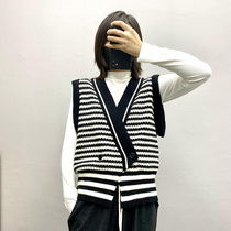 Black and white knitted vest womens autumn retro loose waistcoat sweaters vest vest V-neck short top