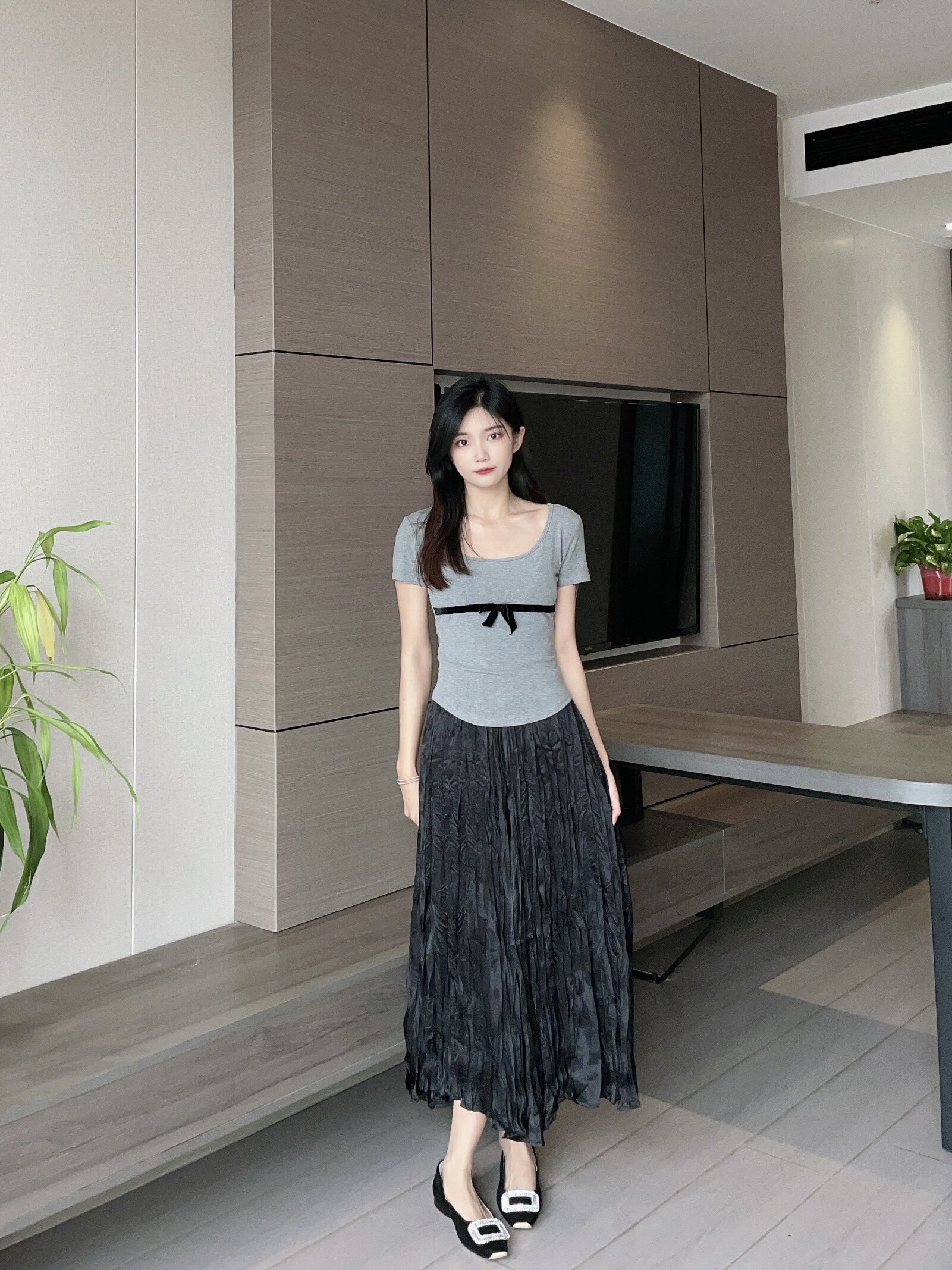 「倾城之恋」Nine West/玖熙方扣单鞋：法式平底鞋的水钻优雅美学