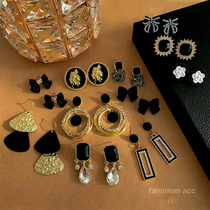 Black Harbor Wind Retro Ear Nail Woman Small Scent Wind Herben Korea Nets Red Temperament Earrings 2021 New Wave Earrings