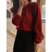 The big red cashmere needle weaselwear that has been worn by the Chinese New Year with the cooperation of the Spot of Joo Korean designer