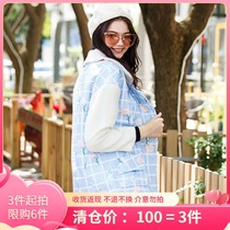 The new Japanese womens plaid printing color coat CWAA44255