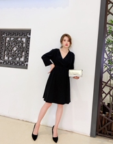 Custom small V-neck umbrella skirt dress is beautiful small waist sexy clavicle elegant hem heavy weight