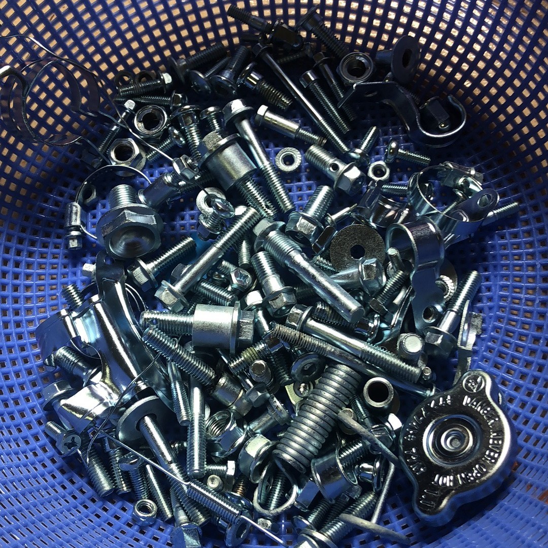 Locomotive screw galvanized oxidation rust removal metal surface treatment water electroplating processing