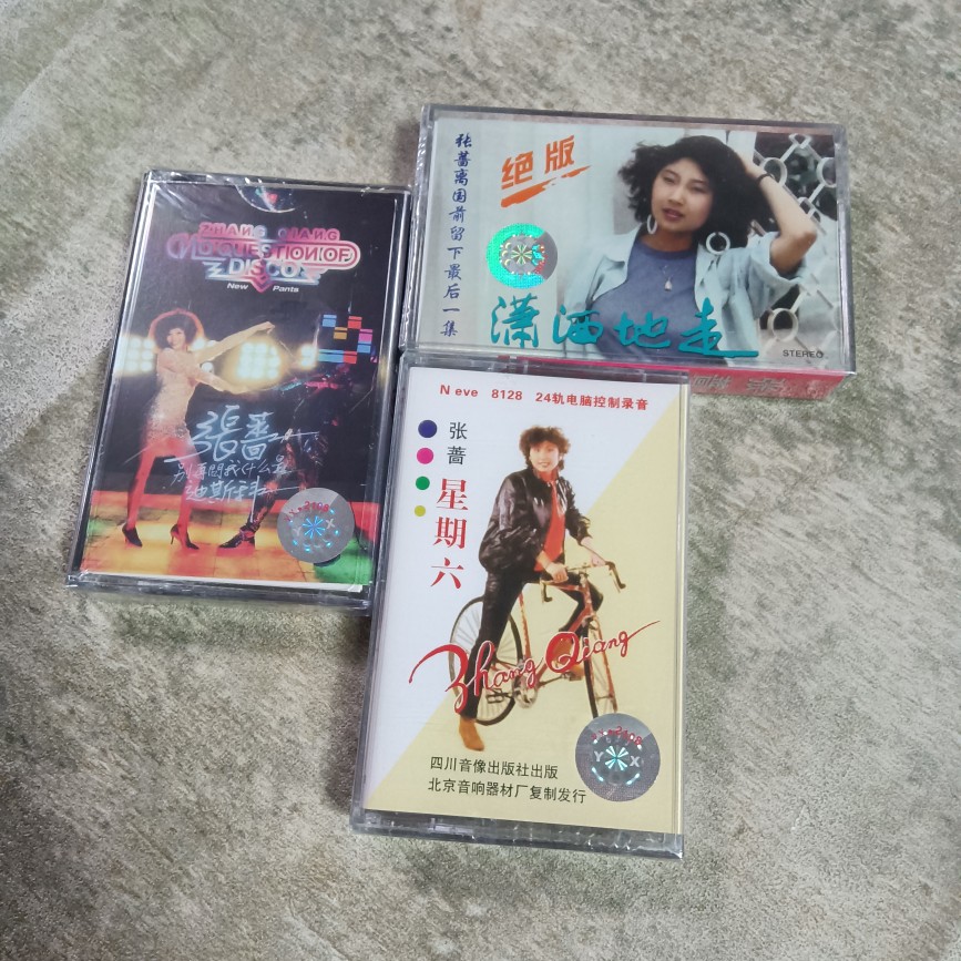 The rosehip tapes carefree and if they go along with the tape, the old-fashioned tape recorder cards with nostalgic 3 discs.