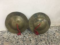  A pair of small copper hi-hat bags with old edges are not very round Nostalgic collection of film and television props
