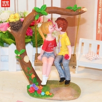 A kiss of love in late autumn Thousands of couples married dolls A pair of dolls Resin crafts Wedding hall ornaments gift gifts