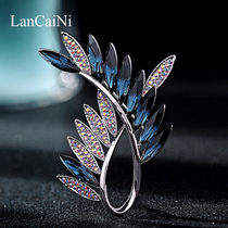 Brooch corsage female high-end custom cute luxury atmosphere high-end small fragrance new crystal suit accessories pin