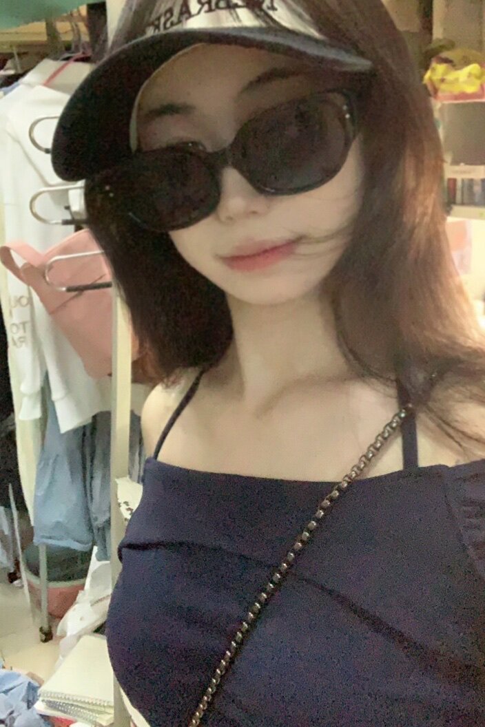 玖绪夏季辣妹挂脖T恤 一字肩露肩设计小露性感 短款紧身勾勒腰线 纯欲风满满