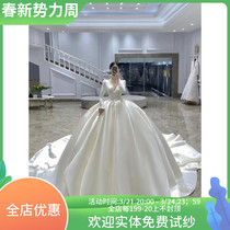 Satin main wedding dress 2021 new brides brief superfairy tail retro V collar advanced texture winter long sleeves