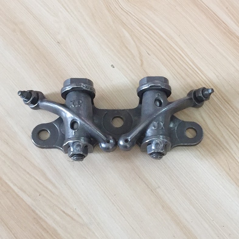 Locomotive accessories Zonshin fan Longxin CG125 150175 tricycle upper rocker bracket assembly