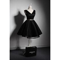 The 2021 season is dignified and customized with thin shoulders and thin bridesmaids small dress temperament irregular fluffy skirt dress