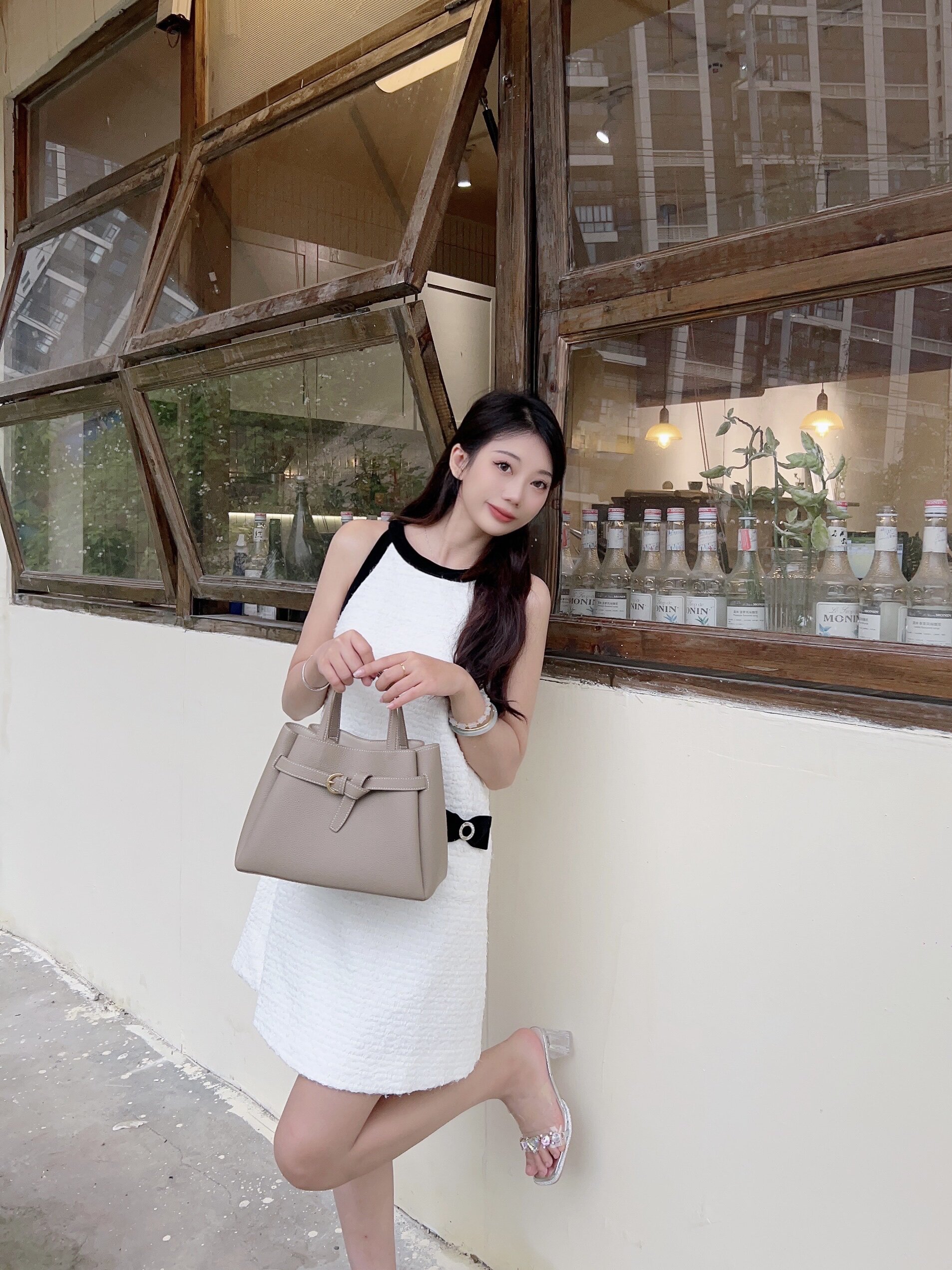 百丽质感真皮大容量托特包 牛皮材质高级耐磨 大容量装下电脑文件