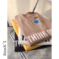 Little Hijijia) Korean version of minimalist atmosphere smiling face letter printed round collar drop shoulder open fork T-shirt women blouses bottom shirt tide