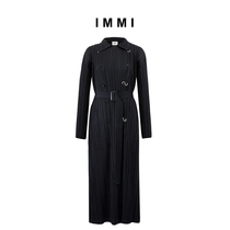 (Designer brand IMMI) Spring and summer matte black S-buckle shaped pleated windbreaker 191CO014X