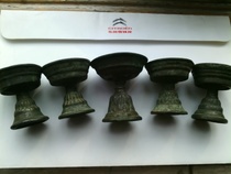 In the Qing Mid-term Tibetan Buddhist Buddha is dedicated to a group of ghee lamps