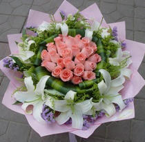 Lily 9 pink roses 19 branches Shanghai flower shop Shanghai Flowers Express birthday wishes to send flowers