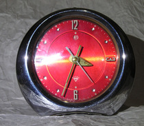 The Diamond alarm clock is 11 5cm high when walking on the string but it is not guaranteed to be accurate and has traces of normal use.