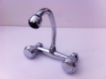 The old double hand-wheel kitchen vegetable basin into the wall-tap double-wheel pool tap into the wall-type hot and cold tap