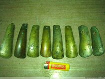 A pile of old brass shoehorn 8 = some with words and some flowers = Bao real bag-