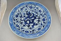 The Xuande year of blue-and-white long wen pan