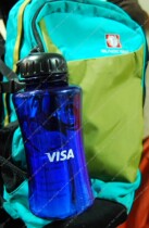 The space cup contains a life-saving suit outdoor water cup sealed with a 1L large-volume sports water bottle water cup