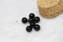 Tibetan Buddhist pearl accessories pure black ancient method glazed apple round pearl diameter of 0 6cm