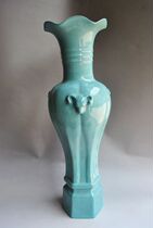 Five Dynasties and Ten chai yao days glaze the spring comes in full form. statue of three xi statue