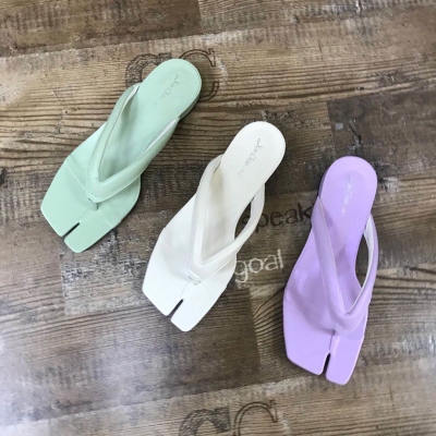 Recommended 2020 Summer pig hooded toe square head herringbone sandals women casual clip feet kitten heel tug