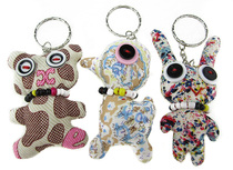 Boutique small fabric keychain pendant 10 car keychain button doll pendant 2 yuan