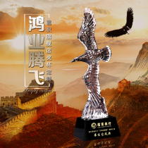 Eagle big exhibition Hongtu trophy custom spot Crystal trophy custom lettering creative business gifts