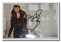Milla Jovovich Resident Evil publicity autograph autograph photo A section