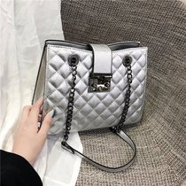 2018 autumn and winter new small fragrant wind diamond grid chain Womens bag embroidery Hand bag leisure oblique cross shoulder bag